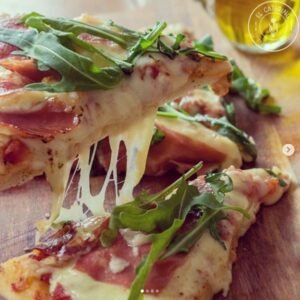 Pizza de Prosciutto, Parmesano y Arúgula